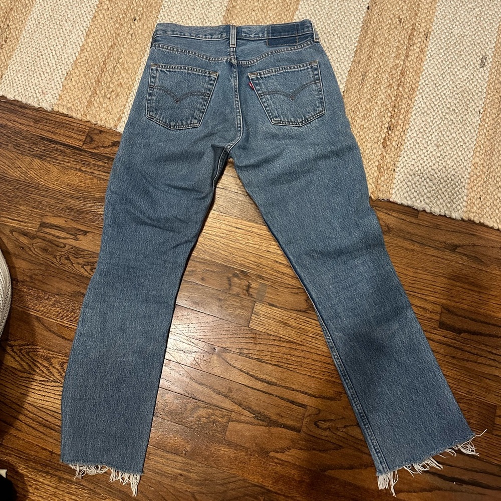 Super cute raw hem vintage Levi 501